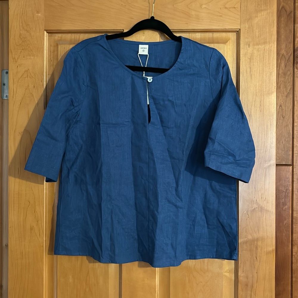 100% linen boxy top in blue.